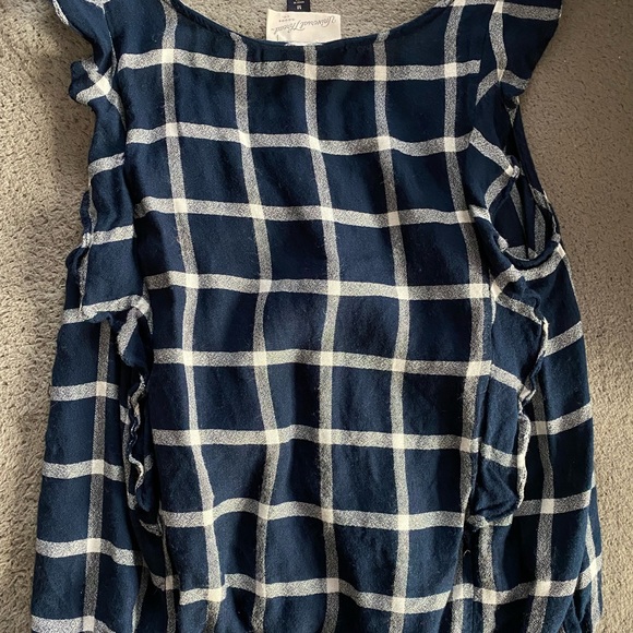 Universal Threads Flannel Patterned Top - Picture 2 of 3